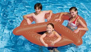 Three Person Giant Pretzel | 90640