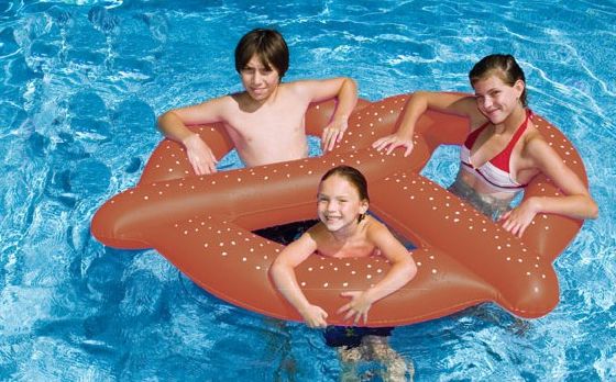 Three Person Giant Pretzel | 90640