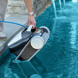 Maytronics Dolphin Explorer E20, climbing the pool wall