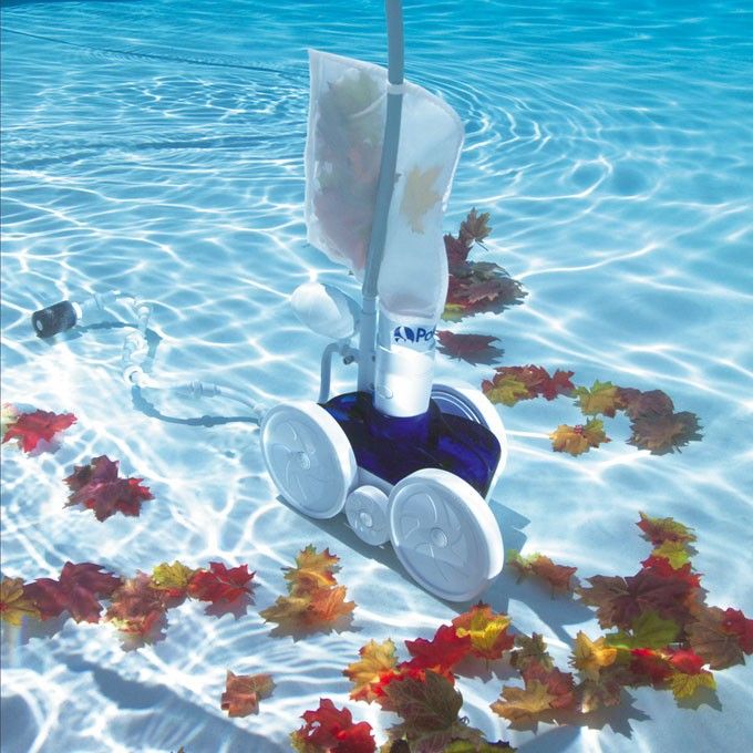 Polaris 280 cleaning a pool floor